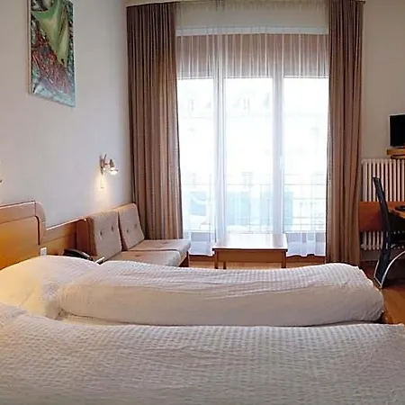 Victoria Hotel 3*