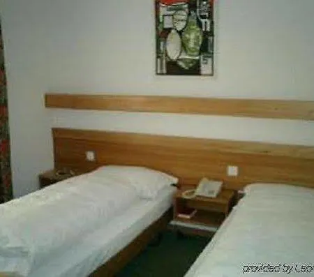 Victoria Hotel 3*